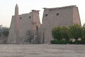 First pylon, obelisk and seated statues of Ramesses II Luxor temple (copyright hajor)