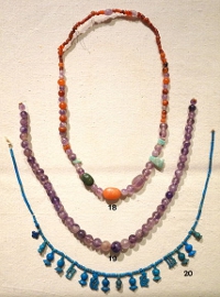 18 - Middle Kingdom amethyst, carnelian and turquoise; 19 - 21st Dynasty in amethyst, 20 - New Kingdom faience from Albany Institute of History and Art, (photo by Daderot)