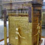 tutankhamun-shrine